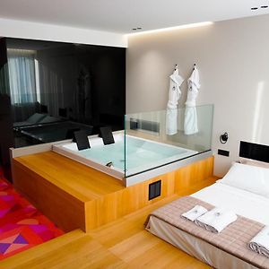 Zoe Luxury Suites